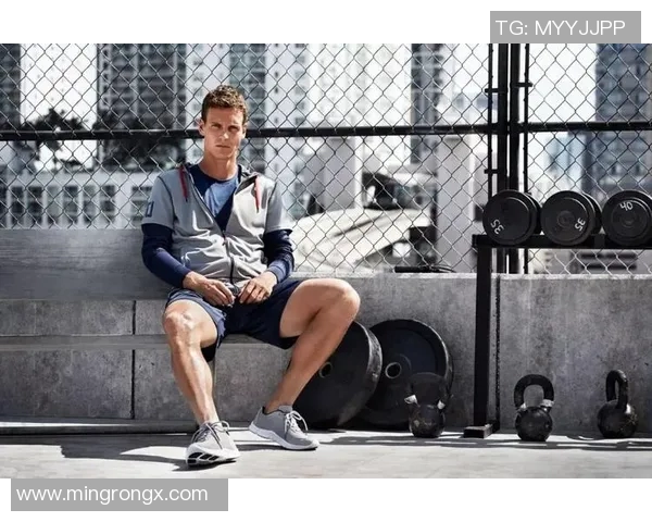 足球明星男生身材展示与健身秘诀分享,激励你追求完美体型 足球明星男生身材展示与健身秘诀分享,激励你追求完美体型