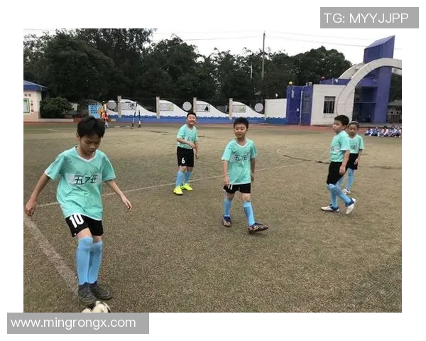 足球明星童子军的成长之路与梦想追逐之旅 足球明星童子军的成长之路与梦想追逐之旅