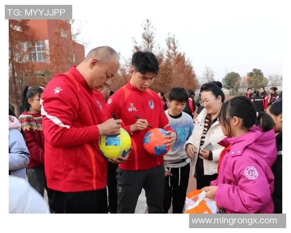 足球明星课堂上悠闲吃零食引发热议学习与休闲如何平衡 足球明星课堂上悠闲吃零食引发热议学习与休闲如何平衡