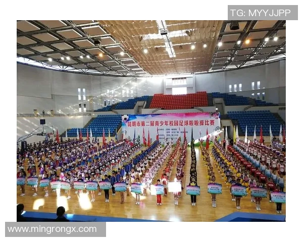 足球明星魅力四射西装搭配尽显绅士风范与运动激情的完美结合 足球明星魅力四射西装搭配尽显绅士风范与运动激情的完美结合